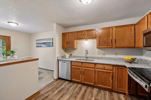 15275 Lesley Lane, Eden Prairie, MN 55346