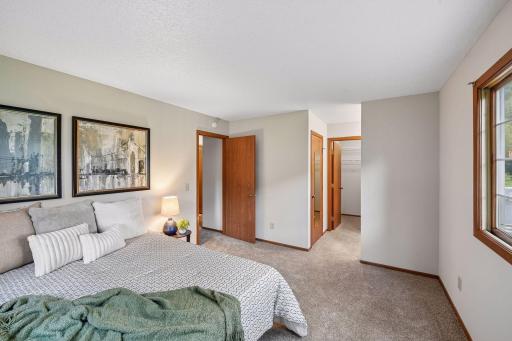 15275 Lesley Lane, Eden Prairie, MN 55346