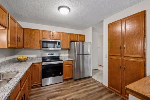 15275 Lesley Lane, Eden Prairie, MN 55346
