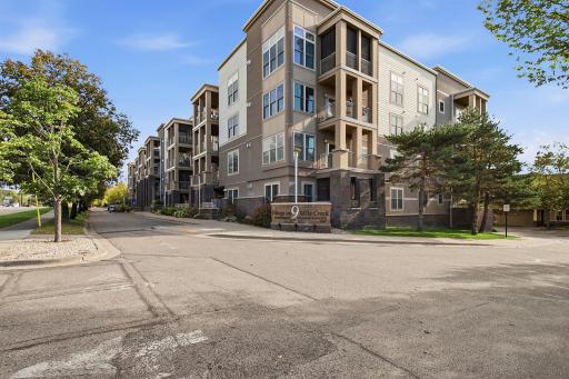 1-web-or-mls-2201_Village_Ln_Bloomingtron_MN_001.jpg