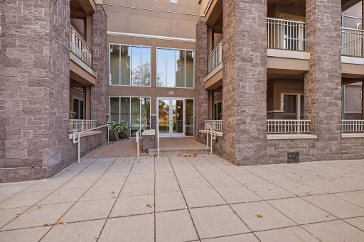 5-web-or-mls-2201_Village_Ln_Bloomingtron_MN_005.jpg