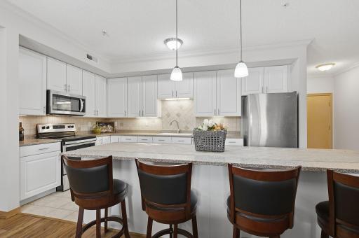 16-web-or-mls-2201_Village_Ln_Bloomingtron_MN_016.jpg