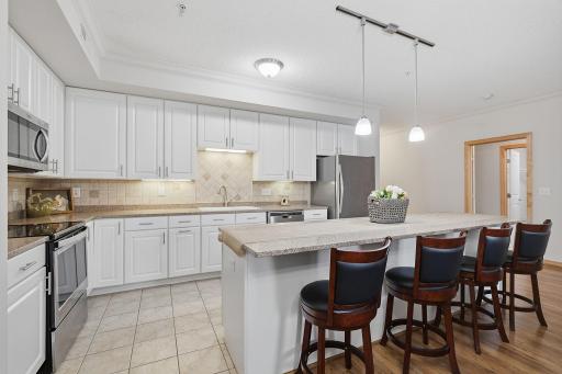 22-web-or-mls-2201_Village_Ln_Bloomingtron_MN_022.jpg