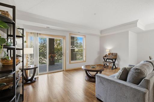 27-web-or-mls-2201_Village_Ln_Bloomingtron_MN_027.jpg