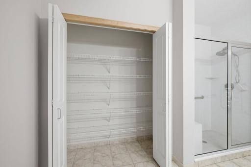32-web-or-mls-2201_Village_Ln_Bloomingtron_MN_032.jpg