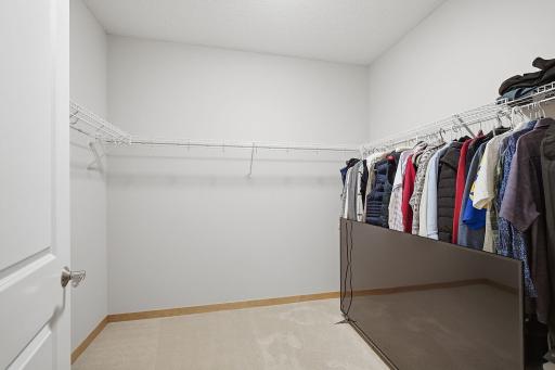 36-web-or-mls-2201_Village_Ln_Bloomingtron_MN_036.jpg