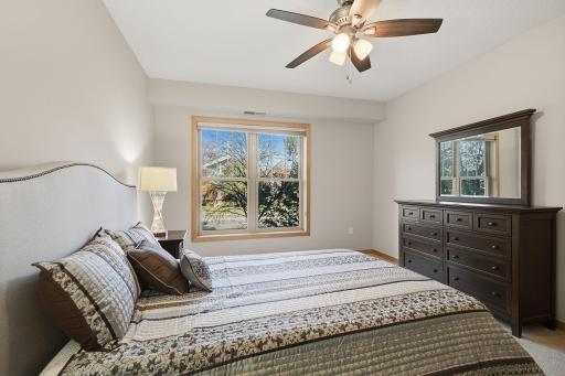 39-web-or-mls-2201_Village_Ln_Bloomingtron_MN_039.jpg