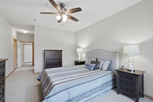 40-web-or-mls-2201_Village_Ln_Bloomingtron_MN_040.jpg