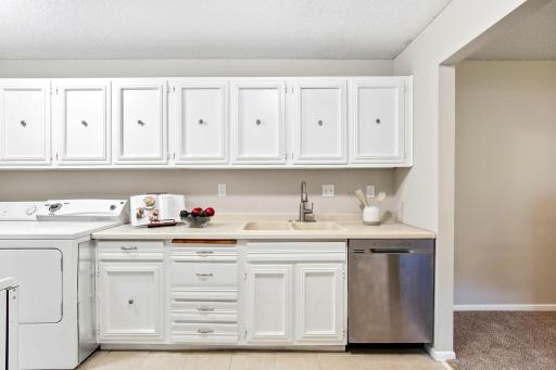 1207 Trailwood S, Hopkins, MN 55343