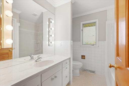 34 5th Street NW, Melrose, MN 56352