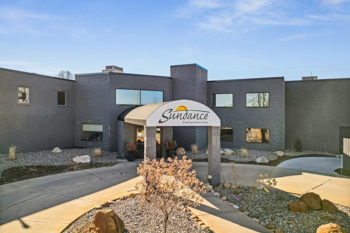 Enjoy the close proximity of Sundance Entertainment Center! Play the 9-hole golf course, a game of bowling, or food and drink at the Sports Bar & Grill!