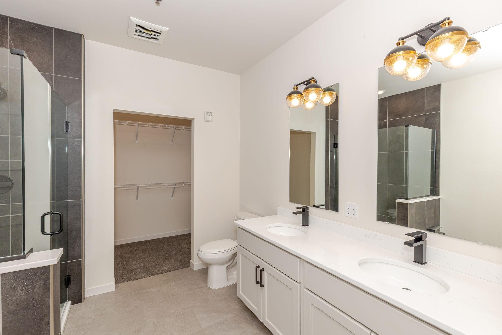 Primary Bath w/ Dual Vanity