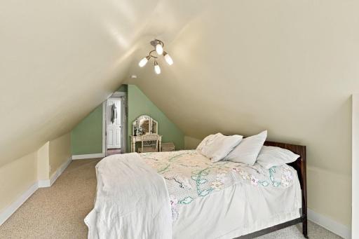 212 6th Street E, Northfield, MN 55057
