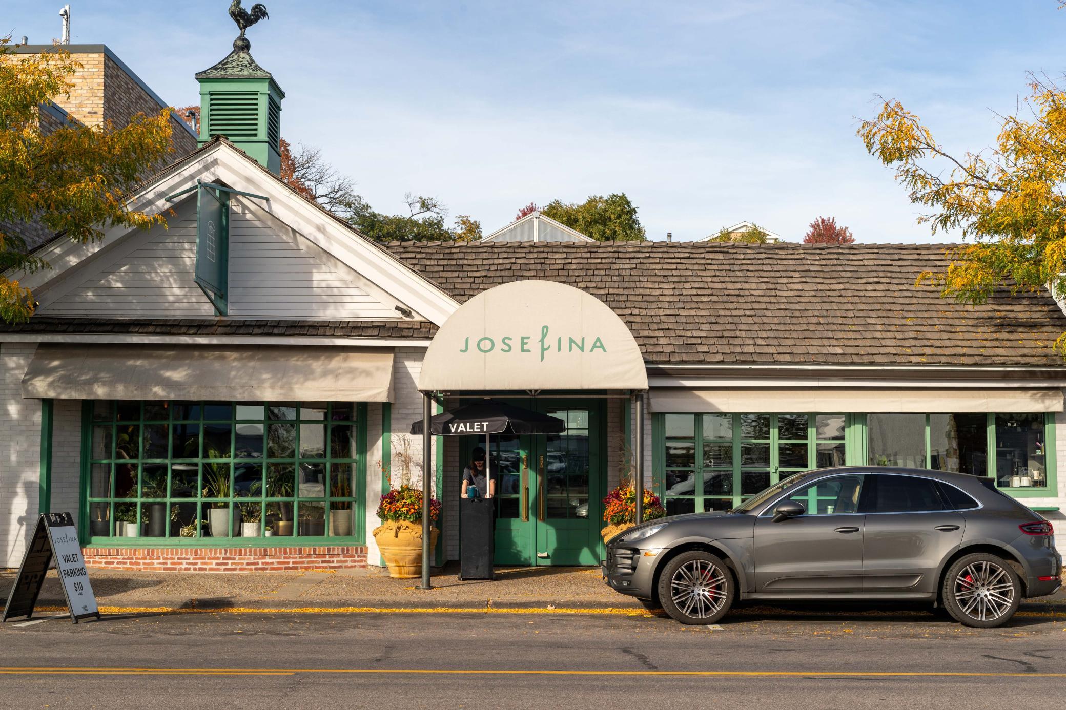 Wayzata Lake St E - Restaurant