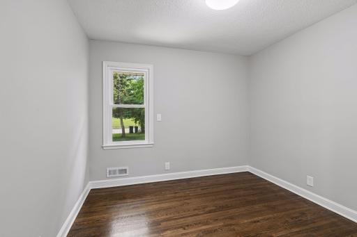 1800 37th Avenue NE, Minneapolis, MN 55421