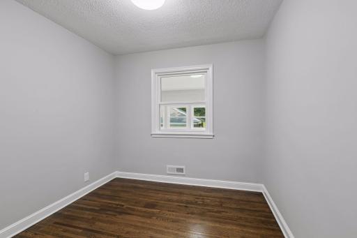 1800 37th Avenue NE, Minneapolis, MN 55421
