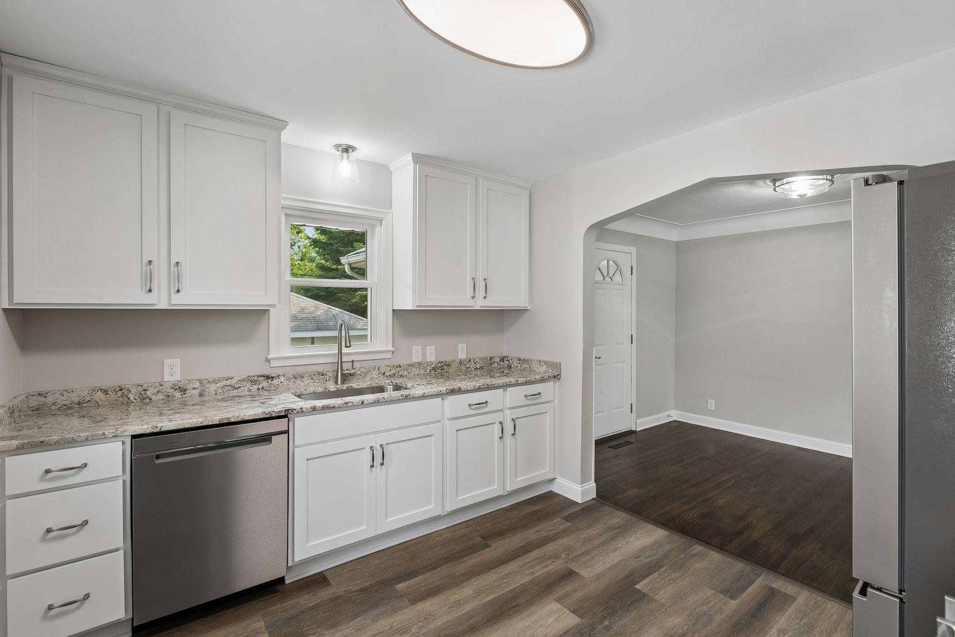 28 - Kitchen 4.jpg
