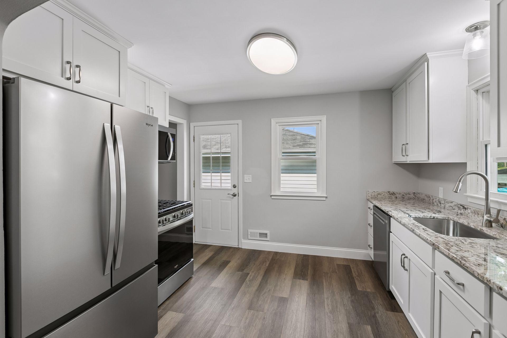 25 - Kitchen 1.jpg