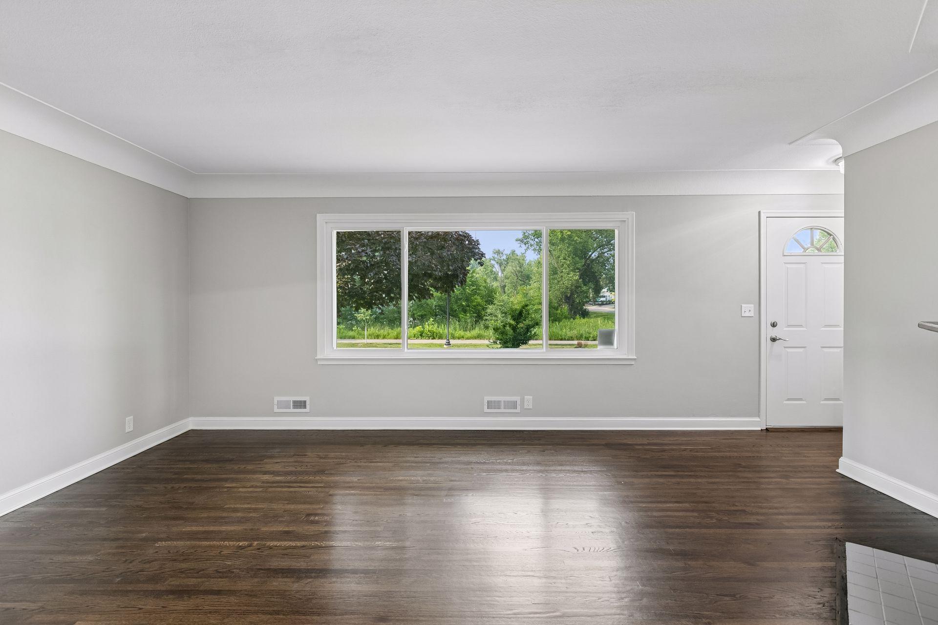 21 - Living Room 2.jpg