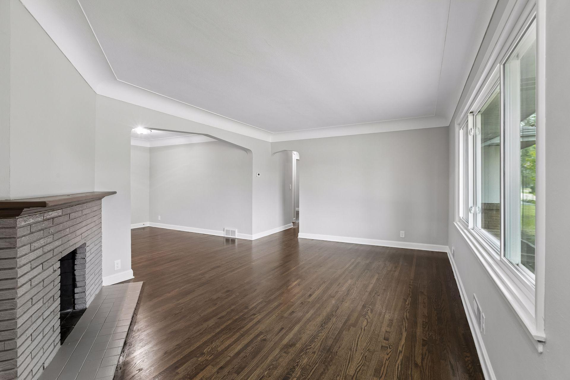 20 - Living Room 1.jpg