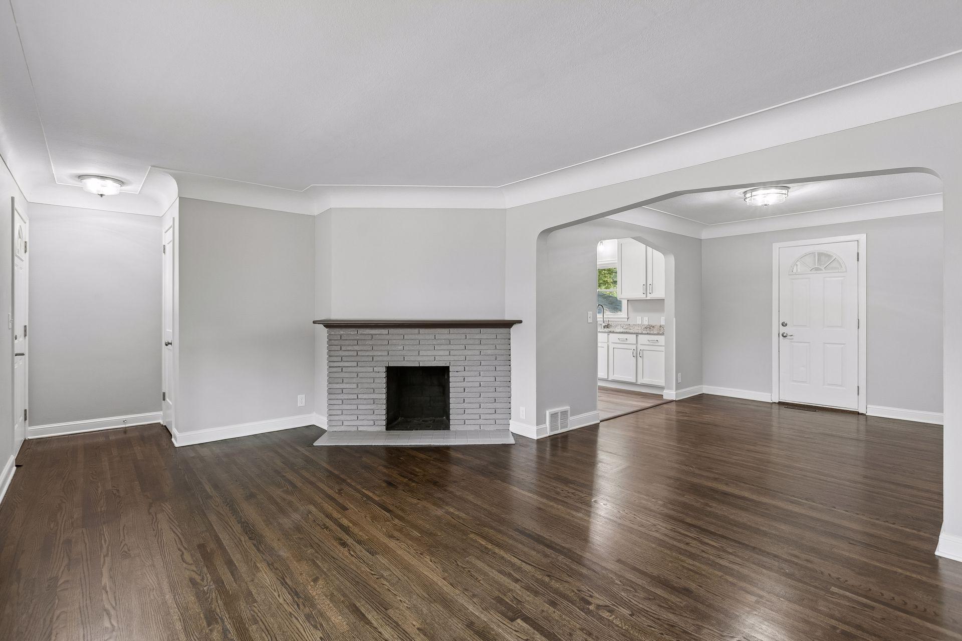 22 - Living Room 3.jpg