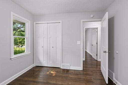 1800 37th Avenue NE, Minneapolis, MN 55421