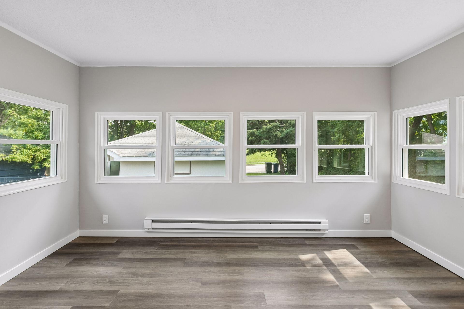 29 - 4 Season Porch 1.jpg