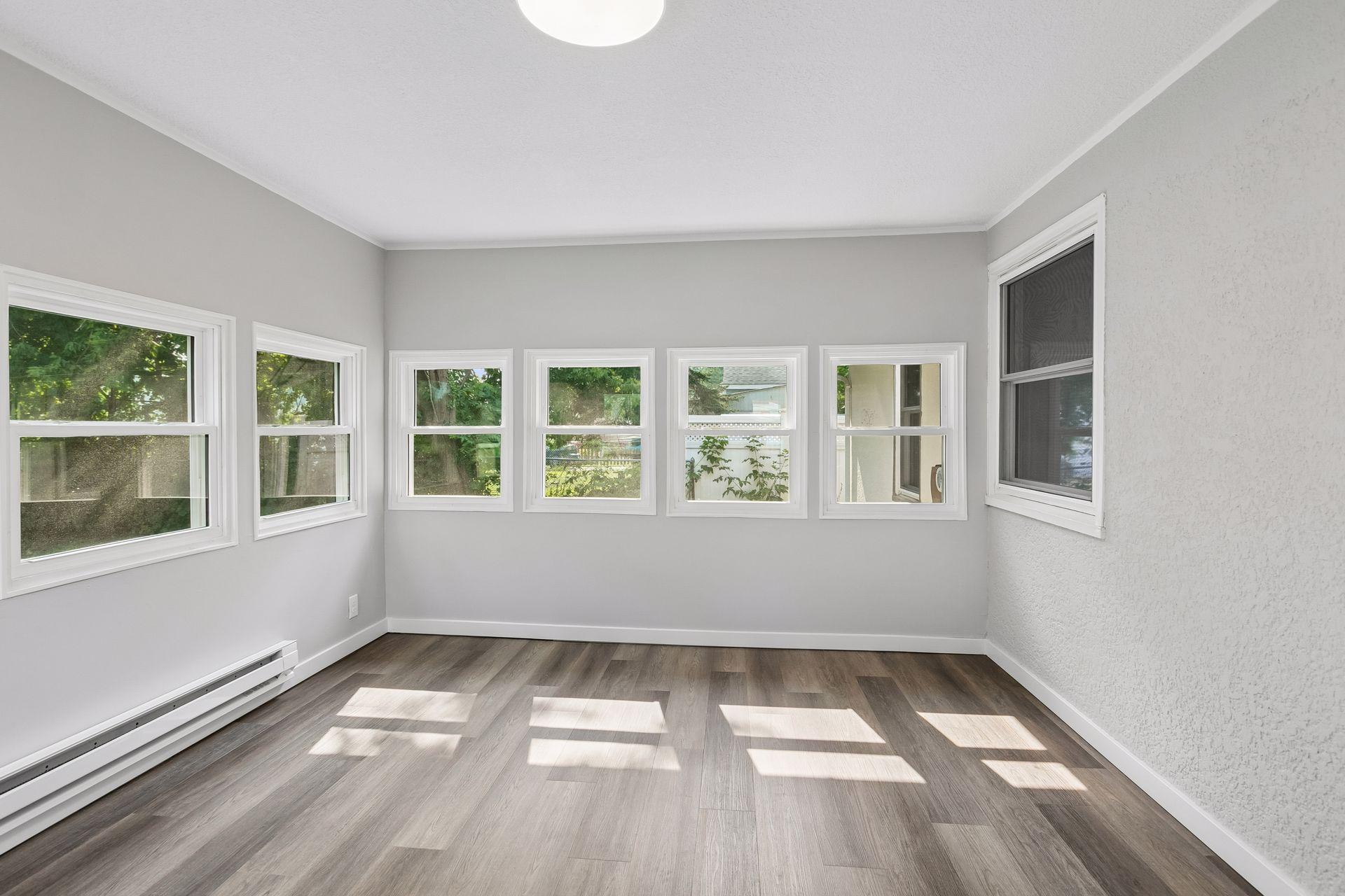 30 - 4 Season Porch 2.jpg