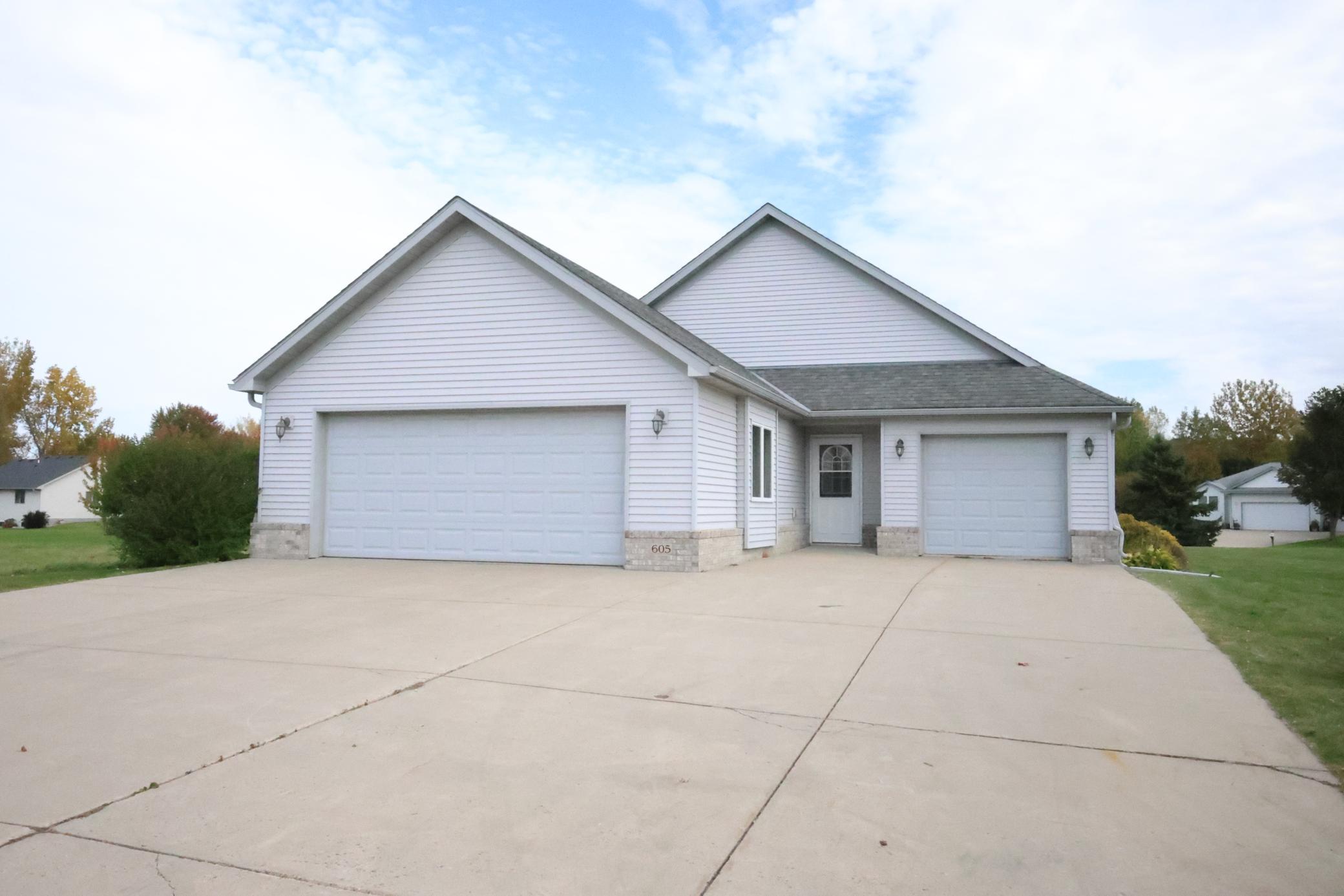 Property photo for 605 Cottonwood Avenue, Litchfield, MN 55355