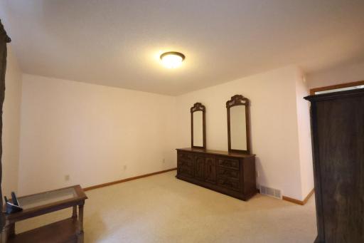 605 Cottonwood Avenue, Litchfield, MN 55355