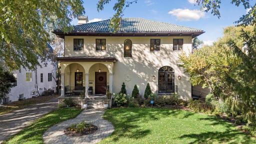 Equipt with 5 bedrooms and 4 bathrooms, this hoem has the space and the location you are looking for!