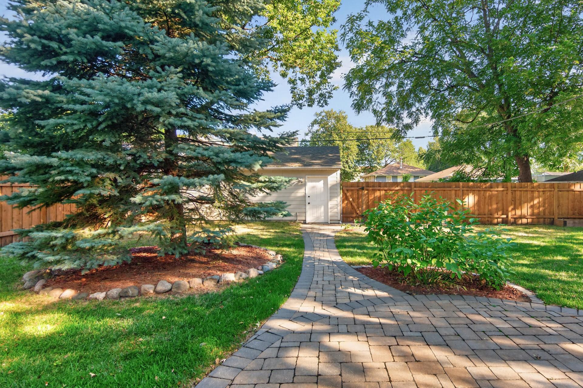 Backyard Pavers and Landscaping