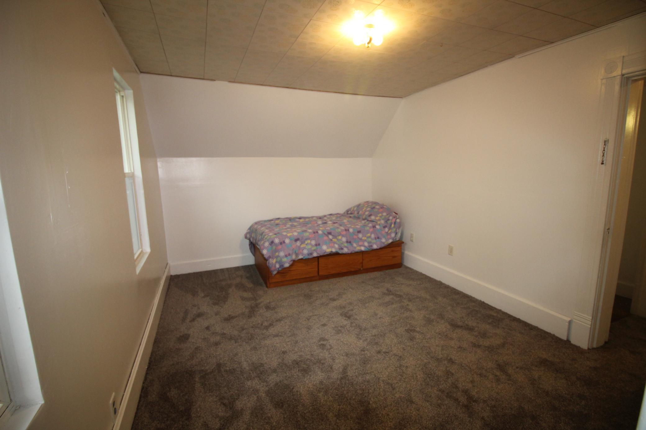 Bedroom 3 UP.JPG