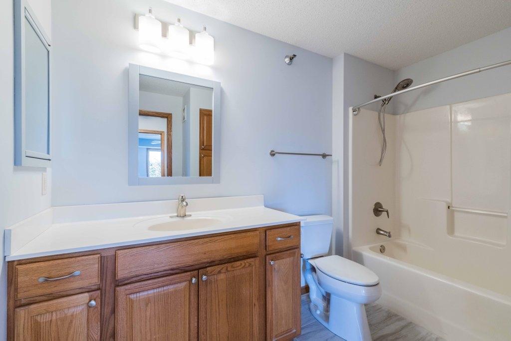 Note: This bathtub has been updated with an "Easy Step." Such a great update for the new owner.