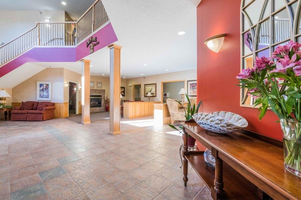 Lakefront Plaza has such a welcoming lobby with access to two elevators among the many, many building amenities.