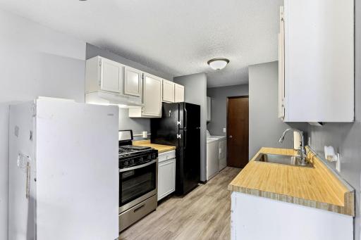 6877 Grenwich Lane N, Saint Paul, MN 55128