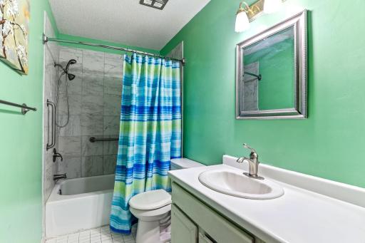 6877 Grenwich Lane N, Saint Paul, MN 55128