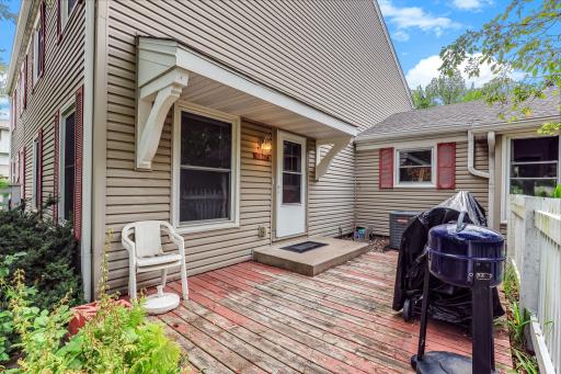 6877 Grenwich Lane N, Saint Paul, MN 55128
