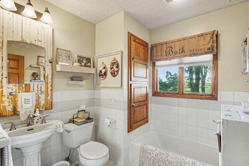 20258 380th Street, Le Center, MN 56057