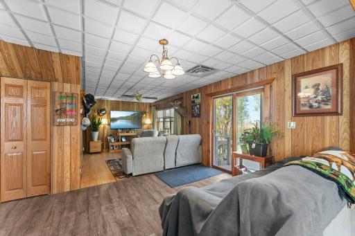 additional space for conversation into the kitchen, could also be a family room