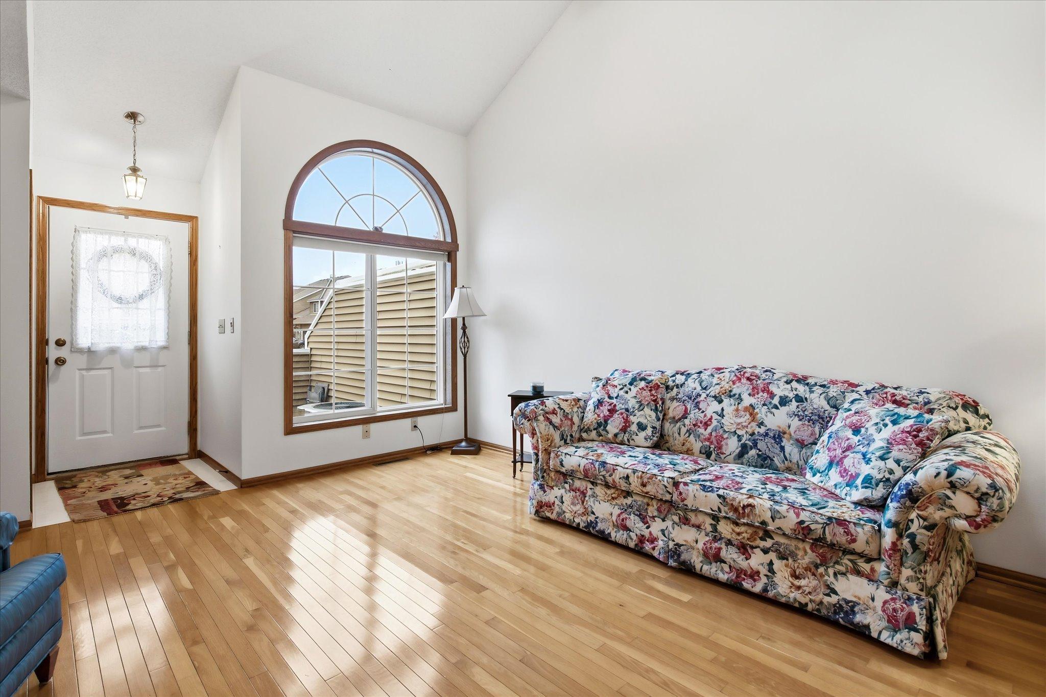 06-223 Primrose Ct [3478700]- 006.jpg