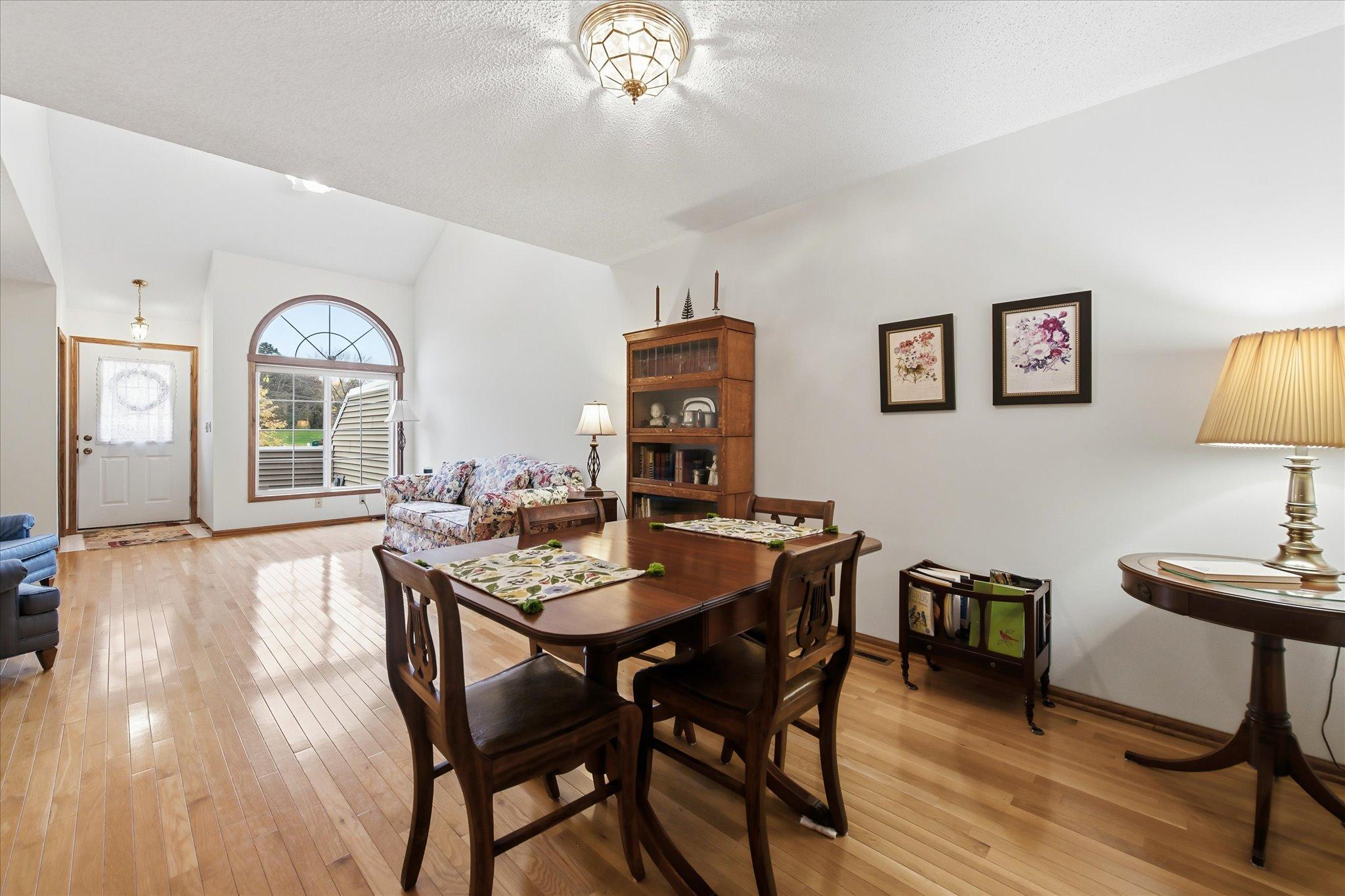 07-223 Primrose Ct [3478700]- 007.jpg