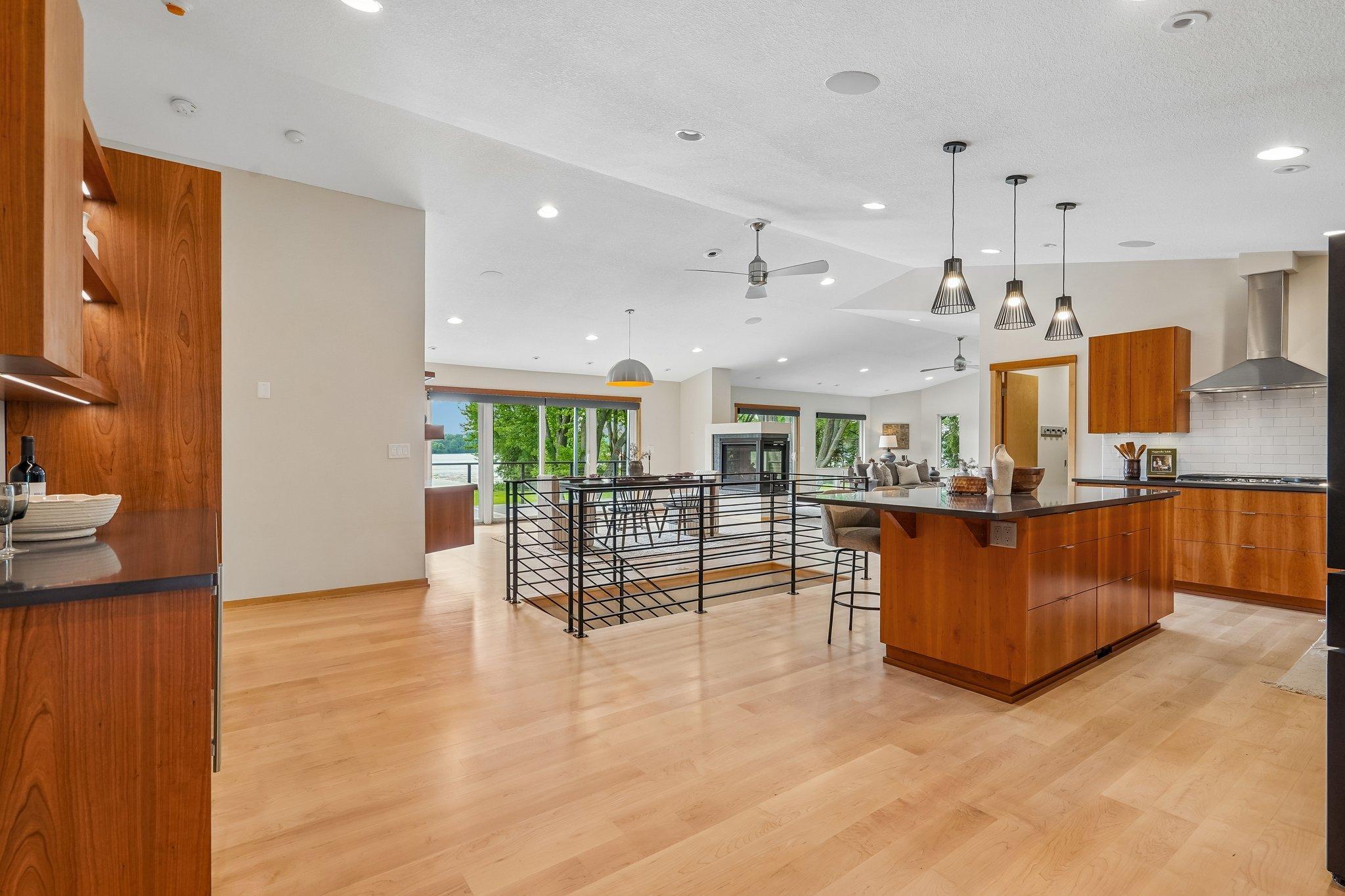 15-web-or-mls-Old Mill Ct-S0508-015.jpg