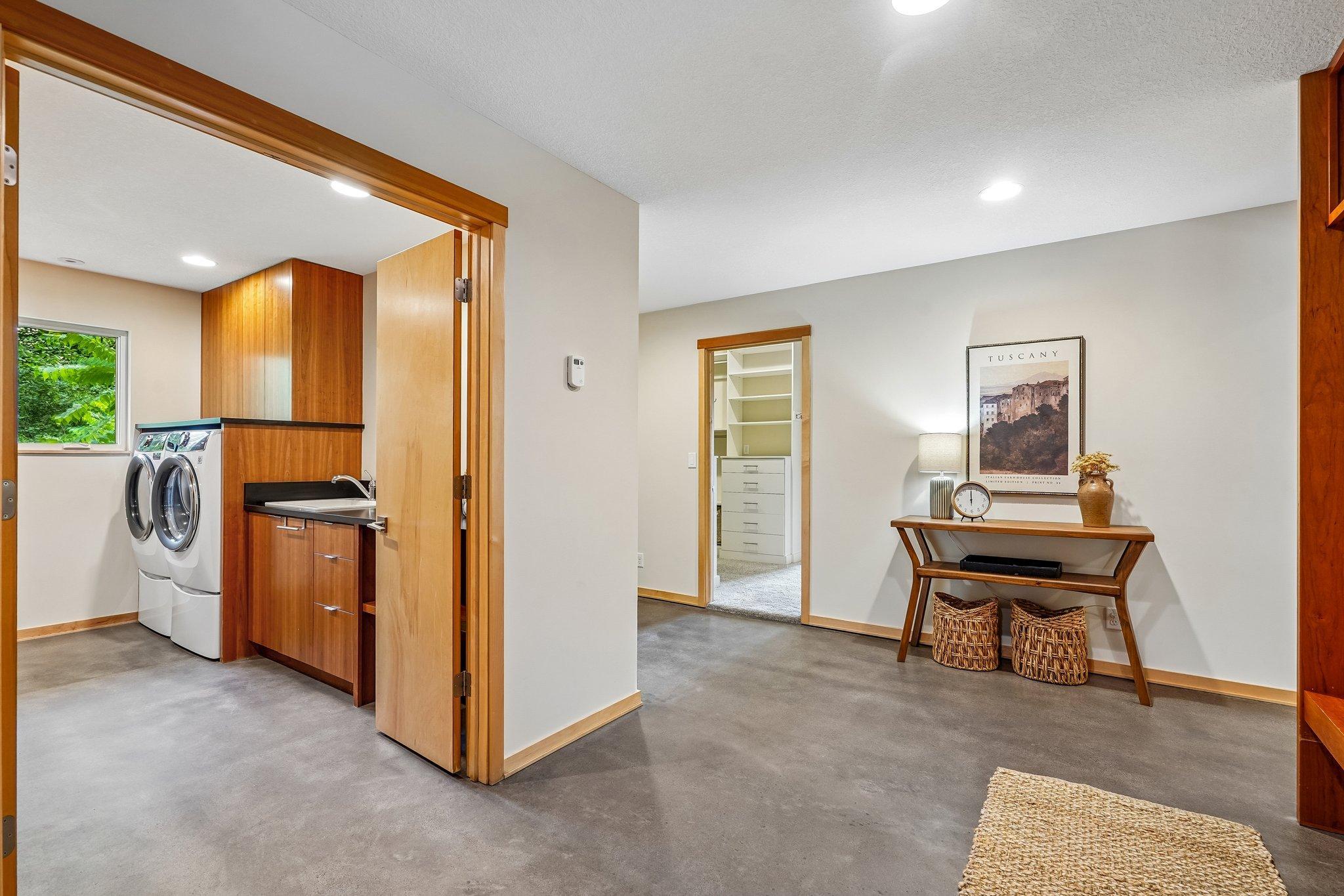 34-web-or-mls-Old Mill Ct-S0508-034.jpg