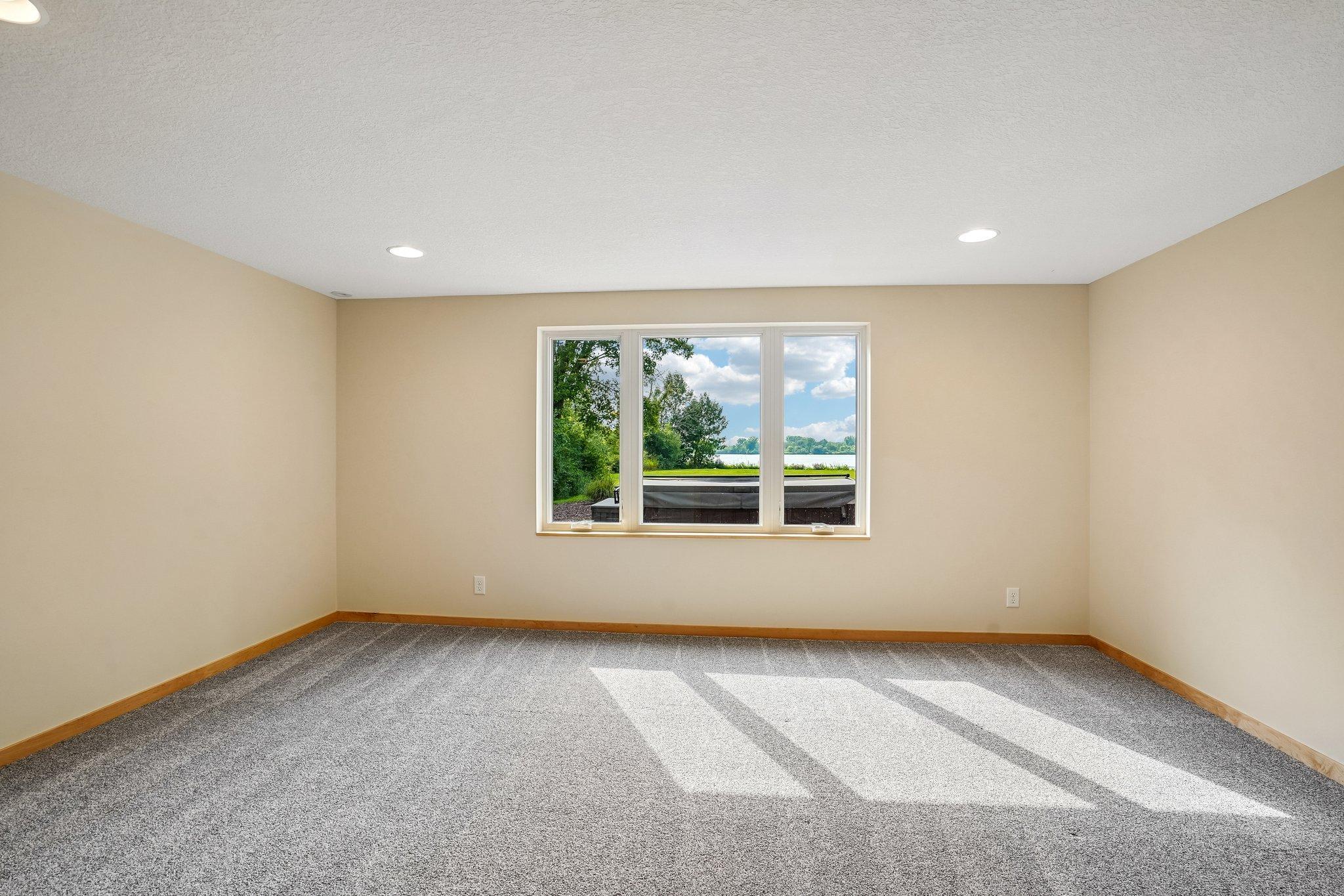 52-web-or-mls-Old Mill Ct-S0508-052.jpg