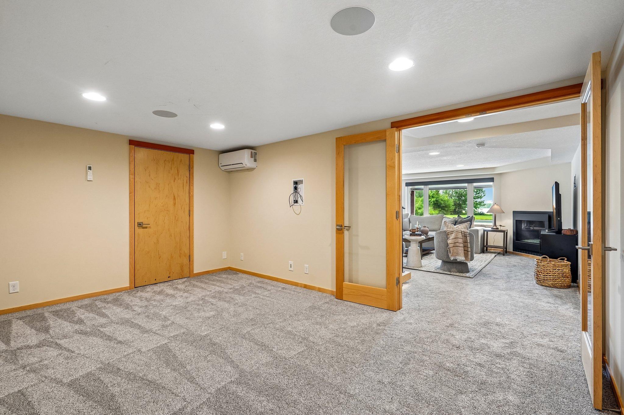 57-web-or-mls-Old Mill Ct-S0508-057.jpg