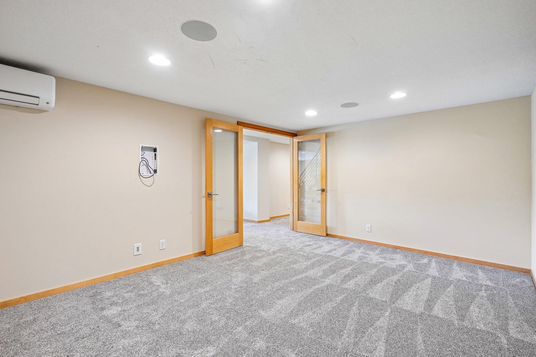 58-web-or-mls-Old Mill Ct-S0508-058.jpg