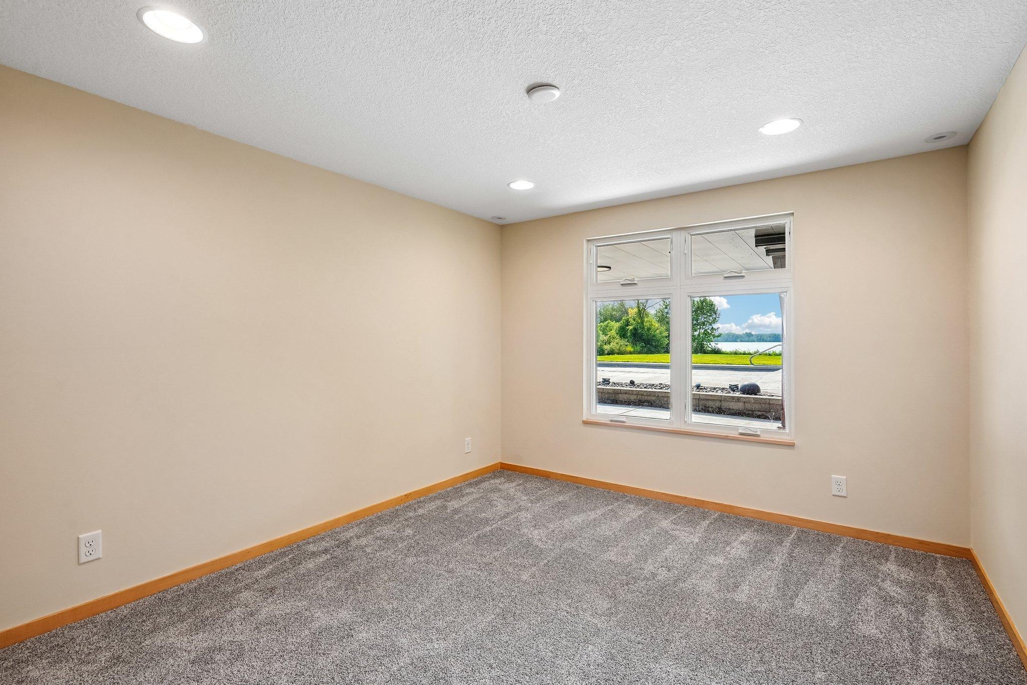 65-web-or-mls-Old Mill Ct-S0508-065.jpg