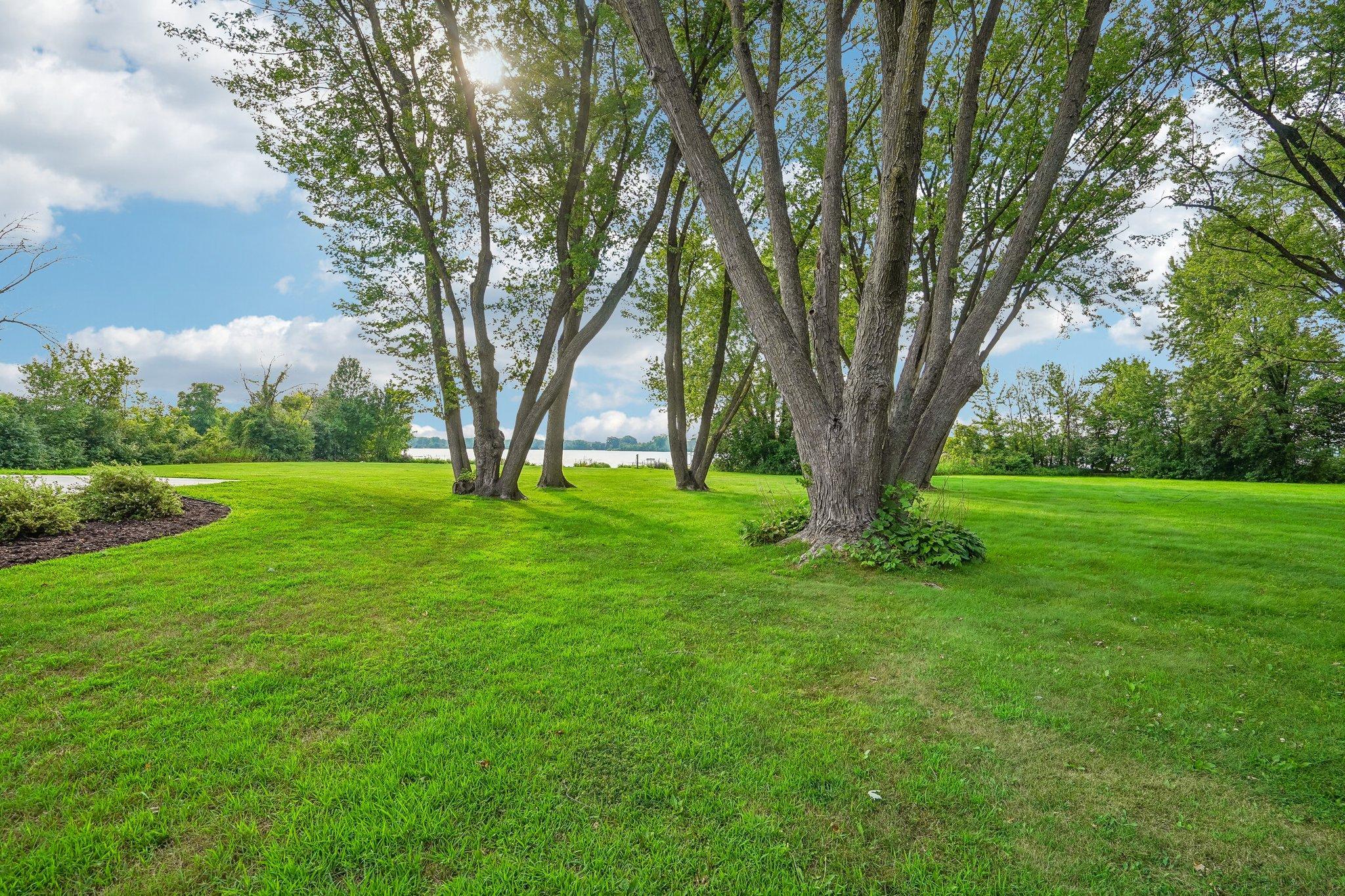76-web-or-mls-Old Mill Ct-S0508-076.jpg