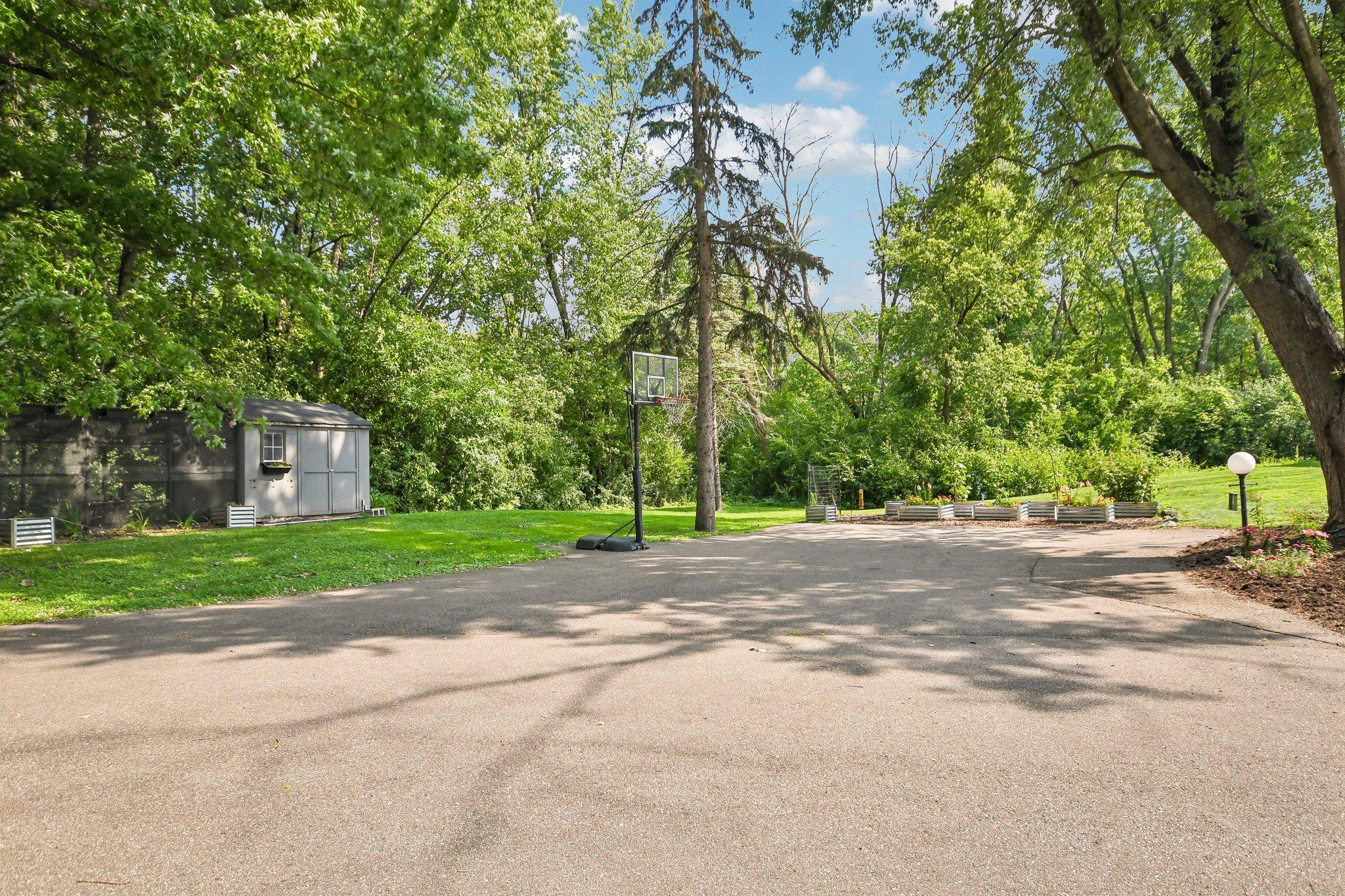 12-web-or-mls-Old Mill Rd-S0207-014.jpg